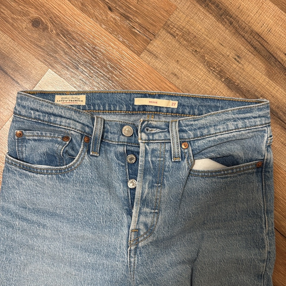 Levi’s Wedgie Jean - Picture 2 of 4